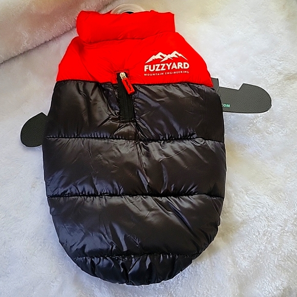 Size 3 black/red puffer dog coat with velcro fasteners and zipper back closure - Picture 1 of 7